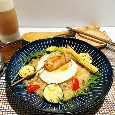  炙烤蒜香奶油鮭魚/太陽蛋丼燉飯（超值套餐）